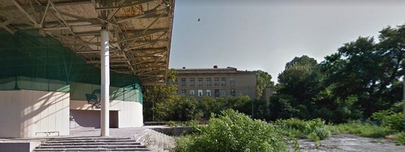 В Днепре решится судьба заброшенного летнего театра за филармонией