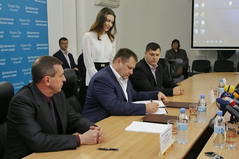 В Днепре заморозили цены на маршрутки и повышают зарплату коммунальщикам 5