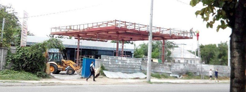 У Дніпрі демонтують незаконні бензинові та дизельні автозаправки