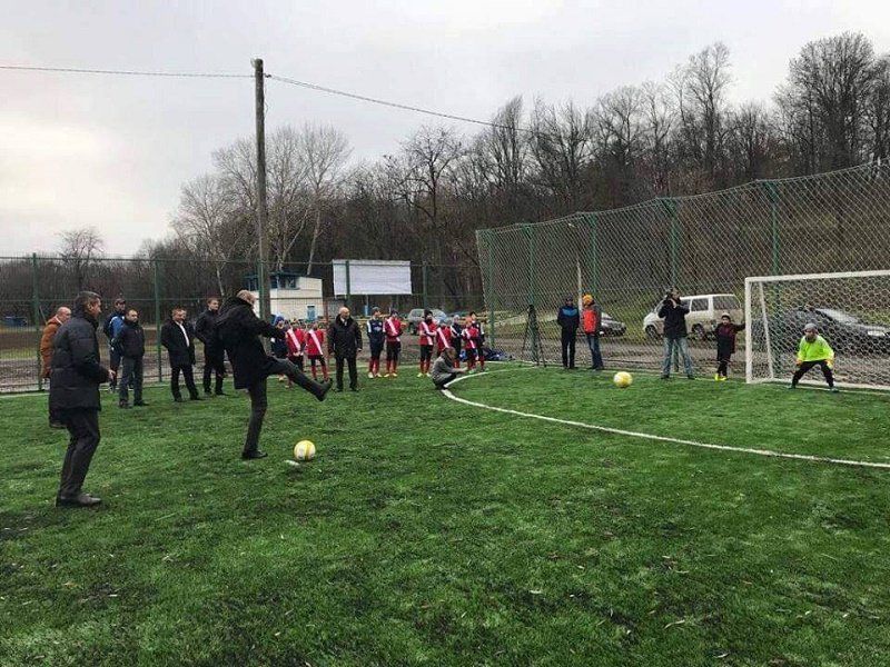 Різдвяні дива: на Черкащині збудували невидимий майданчик 2