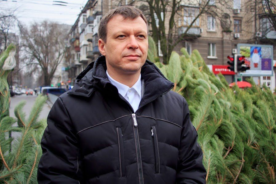 У Дніпрі вилучають з продажу незаконні ялинки 2