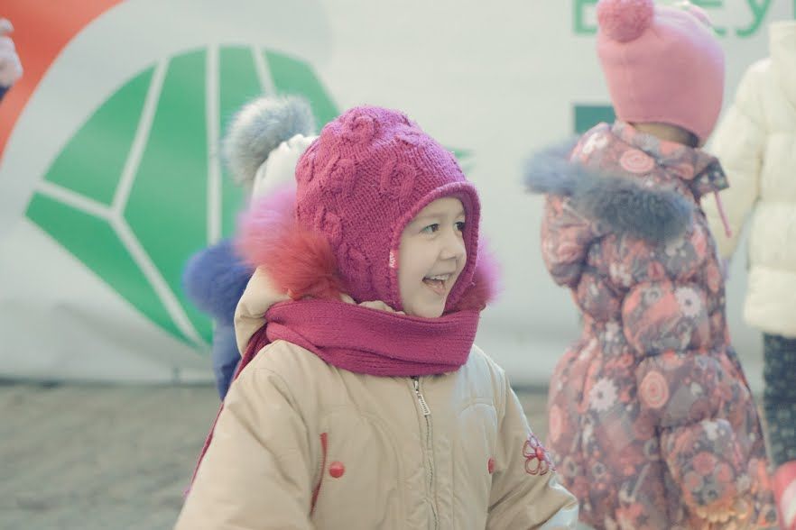 У Дніпрі уперше «запалала» унікальна лазерна ялинка 6