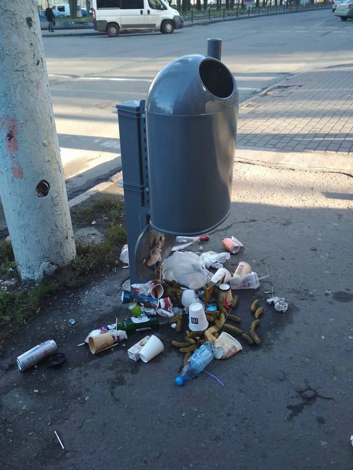 Горсовет планирует установить в Днепре еще 29 тонн урн 2