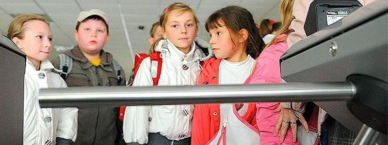 Как в Днепре выбирали школы, которые нужно взять под охрану