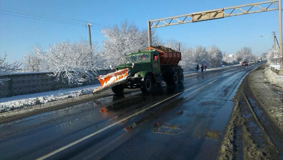 Сколько платят в Днепре за расчистку дорог и перевозку людей 1
