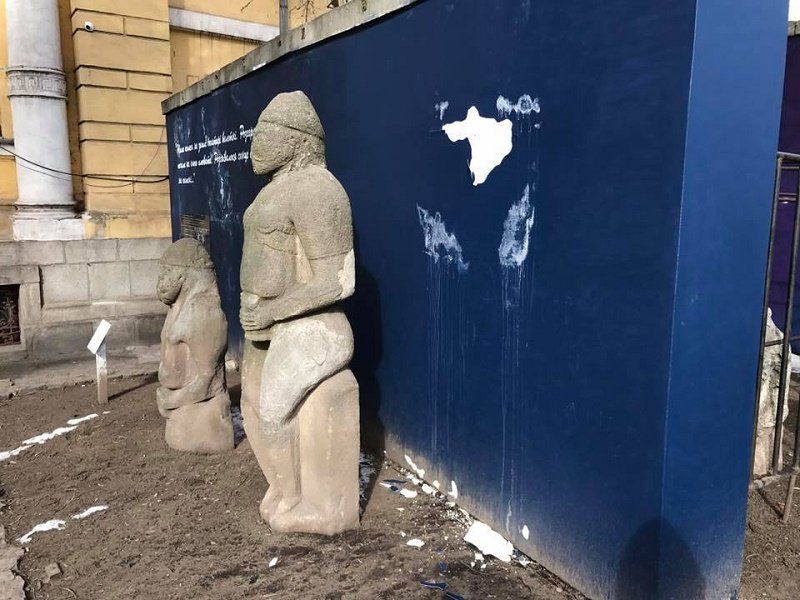 Кто восстановит мурал в сквере каменных баб в Днепре 1