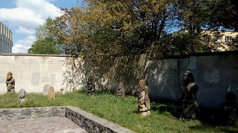 Кто восстановит мурал в сквере каменных баб в Днепре 5