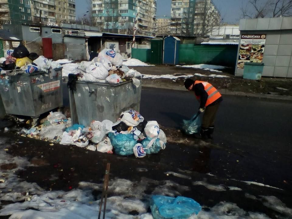 В Днепре решили приобрести мусоровозы без тендера 3