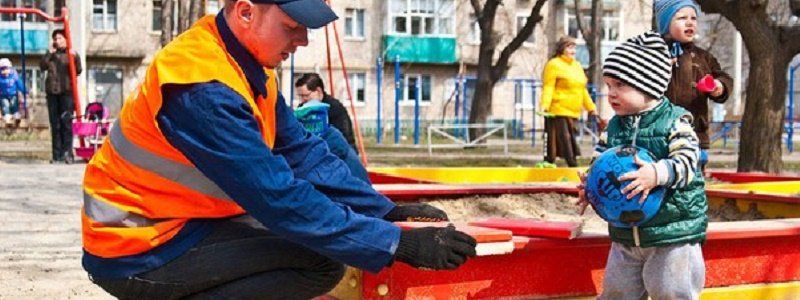 Какие детские площадки отремонтируют в Днепре
