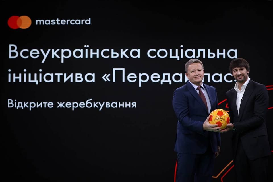 ПриватБанк и Mastercard восстановят футбольное поле в Броварах в рамках социальной инициативы «Передай пас» 1