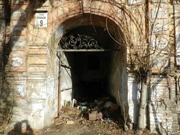 Кому принадлежит заброшка на Соборной площади в Днепре 1