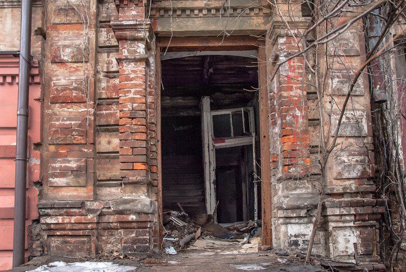 Кому принадлежит заброшка на Соборной площади в Днепре 3