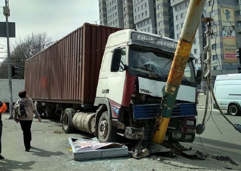 Что жители Днепра думают о причинах ДТП на Космической 3