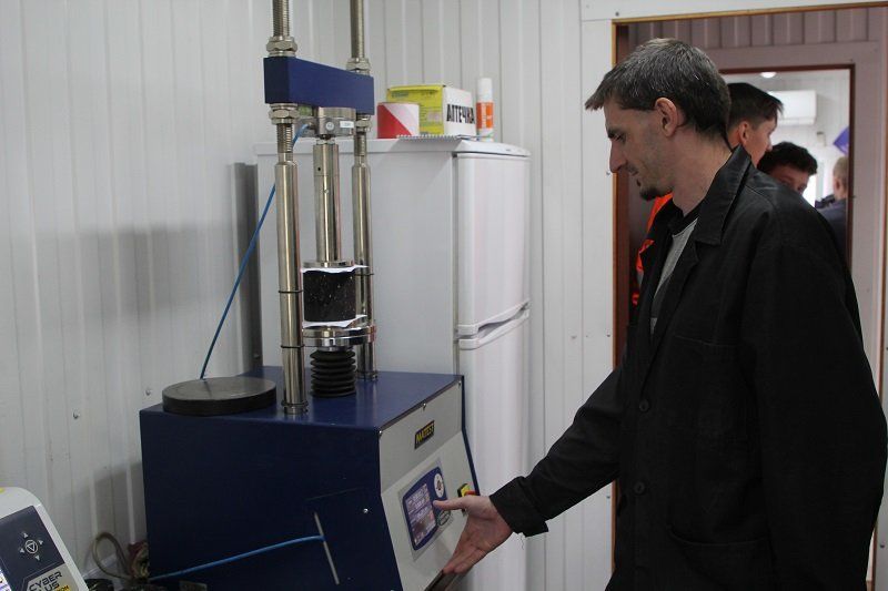 Асфальтобетонный завод в Новомосковске: зачем нужен и что там делал Омелян 9