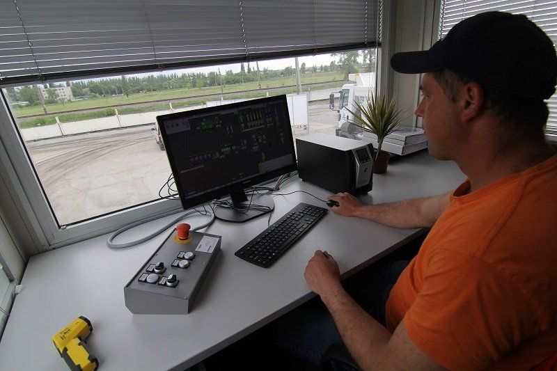 Асфальтобетонный завод в Новомосковске: зачем нужен и что там делал Омелян 11