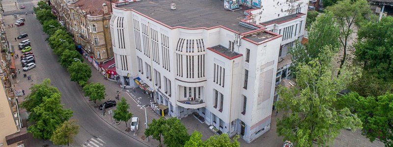 Филармония Днепра судится с бильярдным клубом