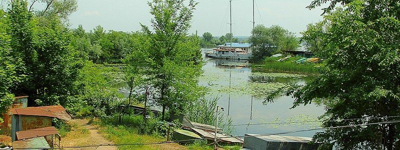 В Днепре борются с лодочным причалом «Коммунаровец»