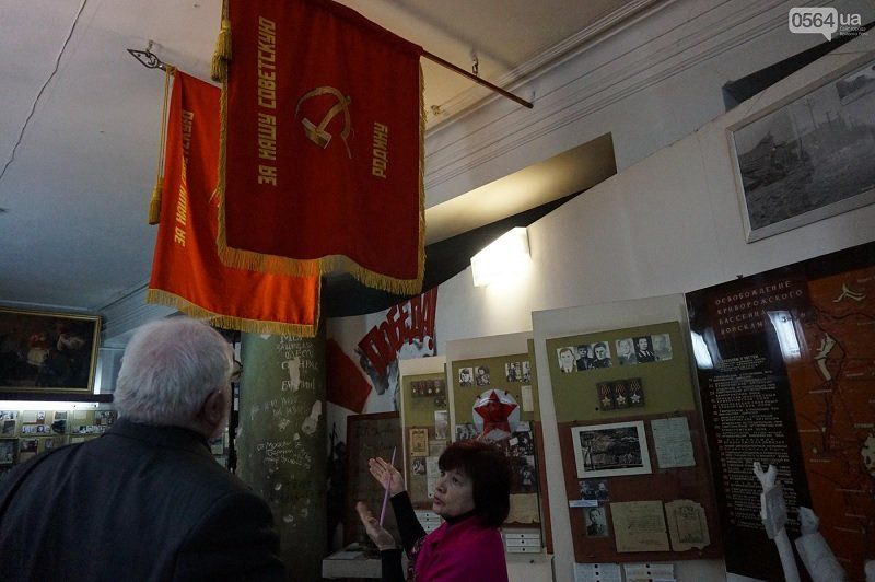 На Днепропетровщине судят красные знамена 4