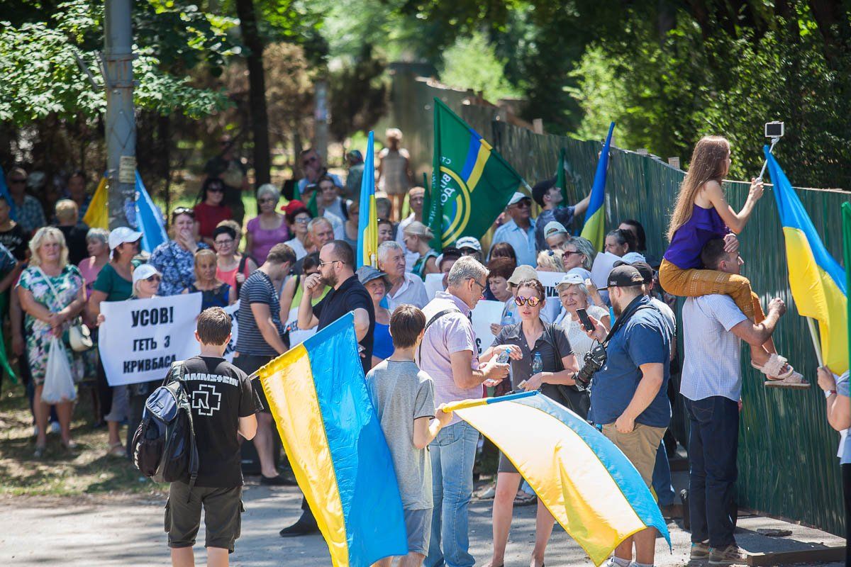Около 500 жителей Кривого Рога вышли на митинг из-за реконструкции Гданцевского парка 3
