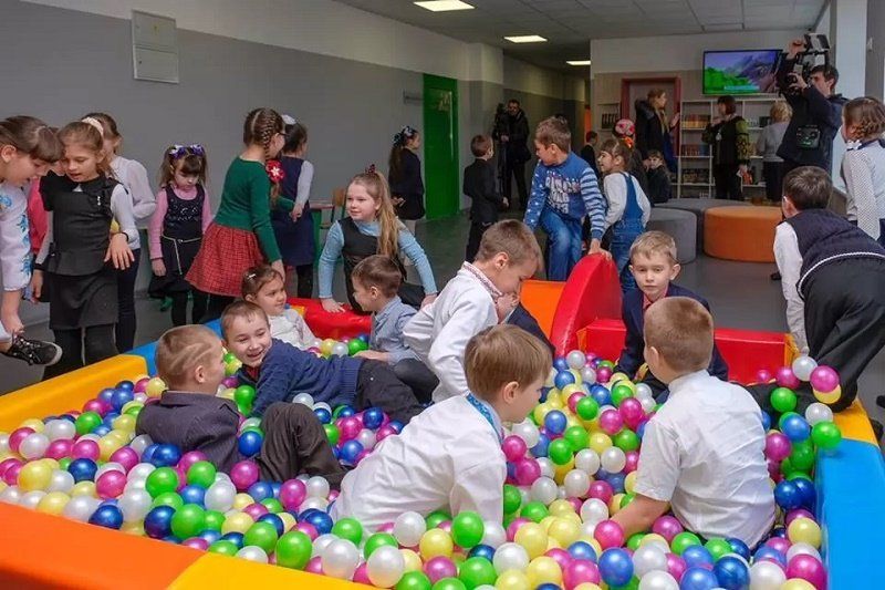 Сухой бассейн в школе в Соленом