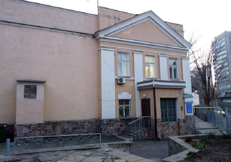 В Днепре создают рабочую группу по передаче здания спортшколы крымским татарам 2