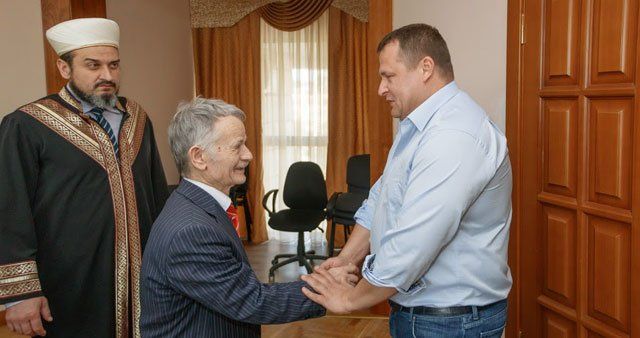Встреча Уполномоченного Президента Украины по делам крымскотатарского народа Мустафы Джемилева с мэром Днепра Борисом Филатовым