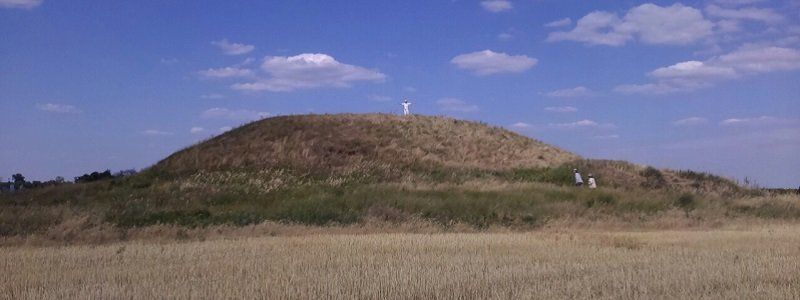 Что грозит тем, кто распахивает древние курганы на Днепропетровщине