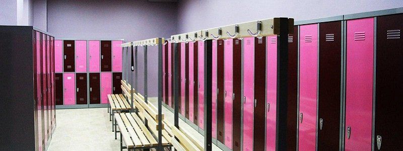 Для школ Днепра закупят шкафчики, чтобы не платить зарплату гардеробщицам
