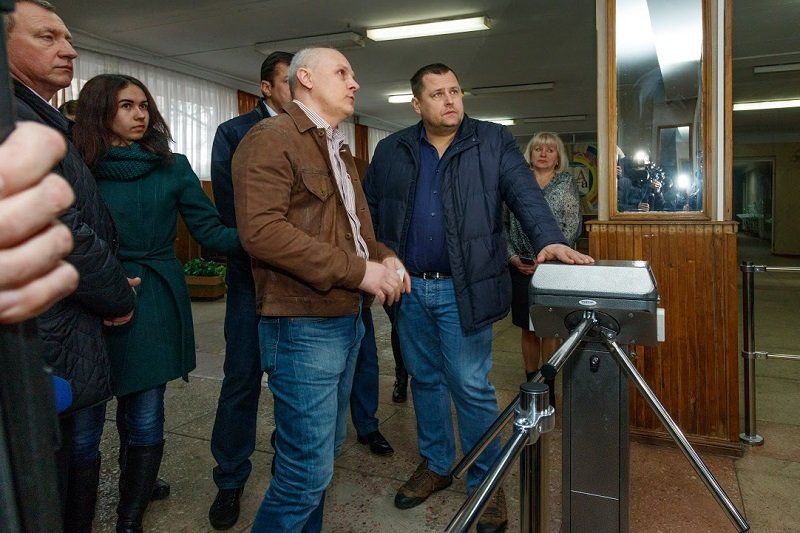 В Днепре на безопасность школы №13 потратят до миллиона гривен 2