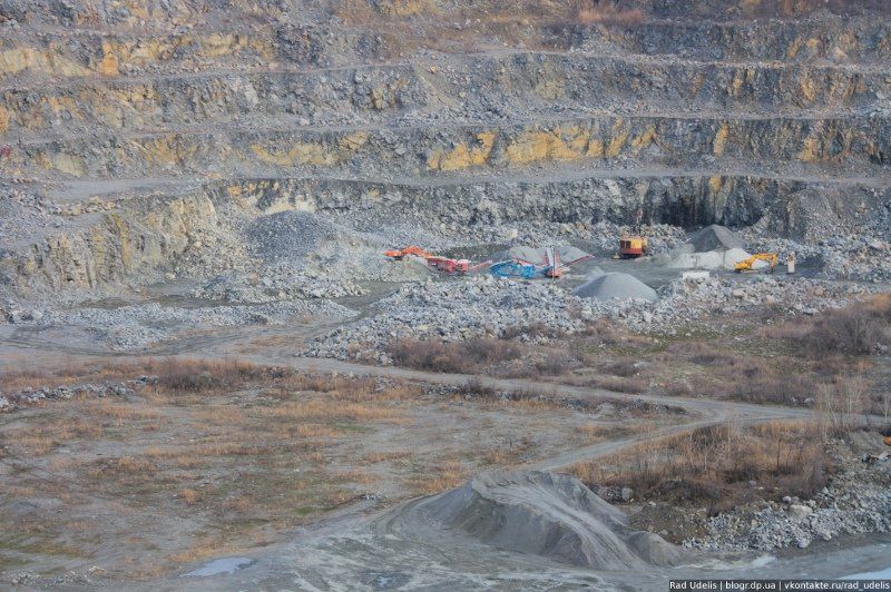 Рыбальский карьер просит разрешения и дальше бурить и взрывать гранит 1
