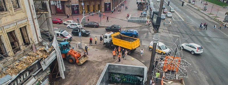 Кому принадлежит обвалившееся на Крещатике здание бывшего Центрального гастронома