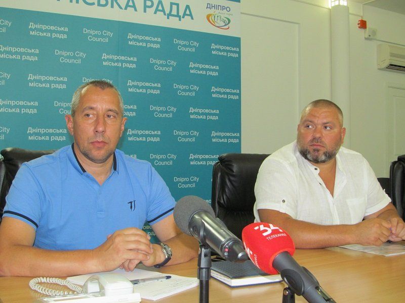 Директор КП «Теплоэнерго» Андрей Клименко и директор КП «Коммунжилсервис» Антон Черников