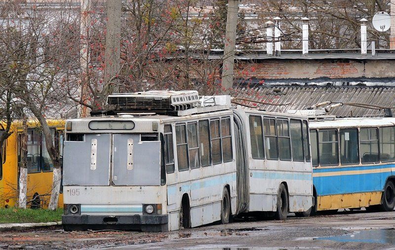 В Днепре списывают трамваи и троллейбусы: как на этом заработать 3