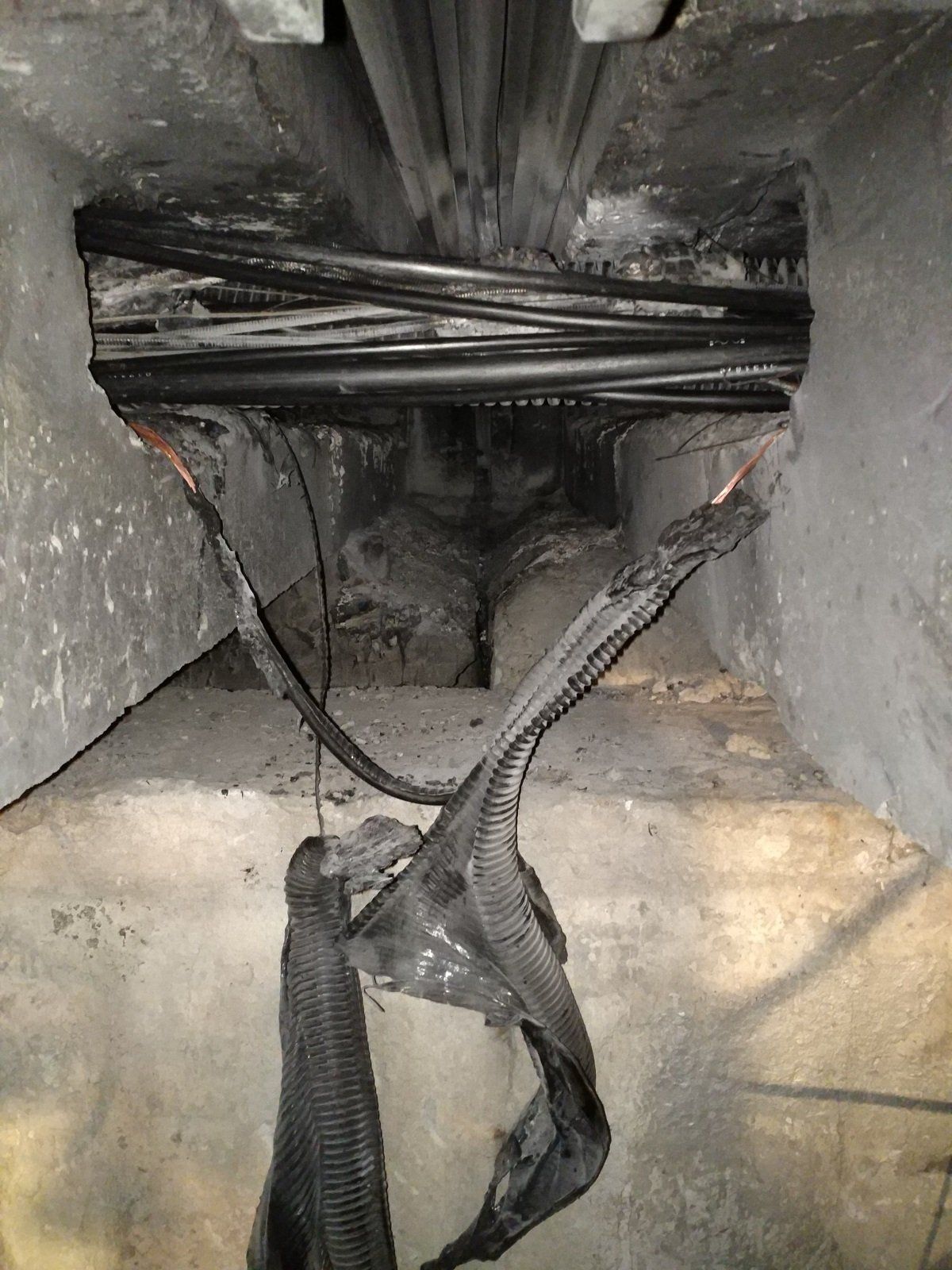 Оплавилось и сгорело