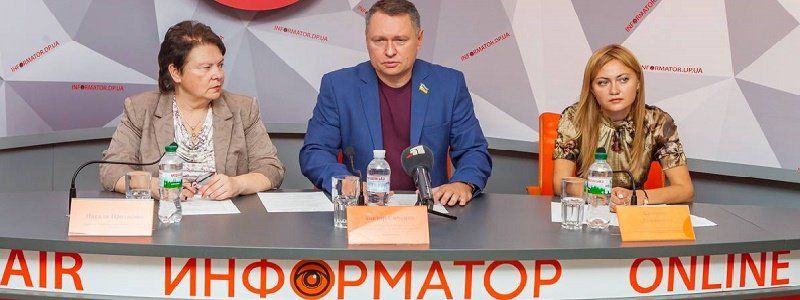 Школьников из Днепра научат быть гражданами Украины