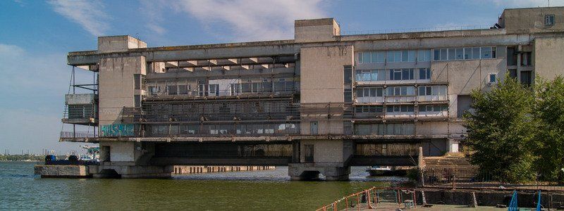 Кому принадлежит речной вокзал Днепра