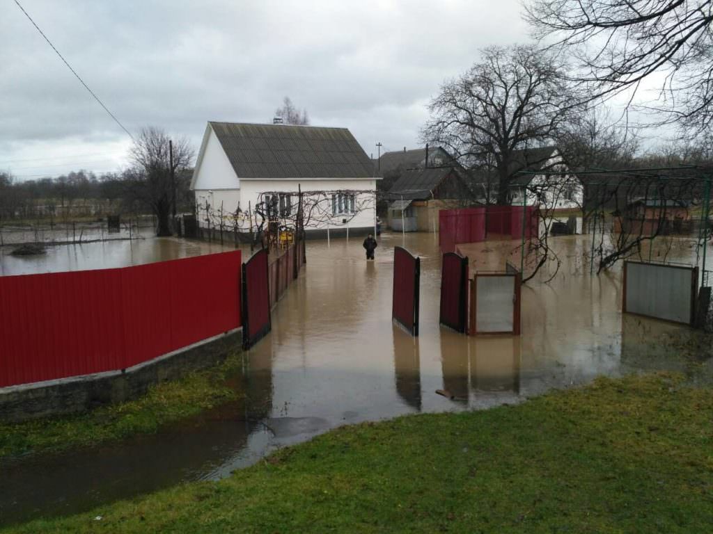 Обычная картина на Закарпатье