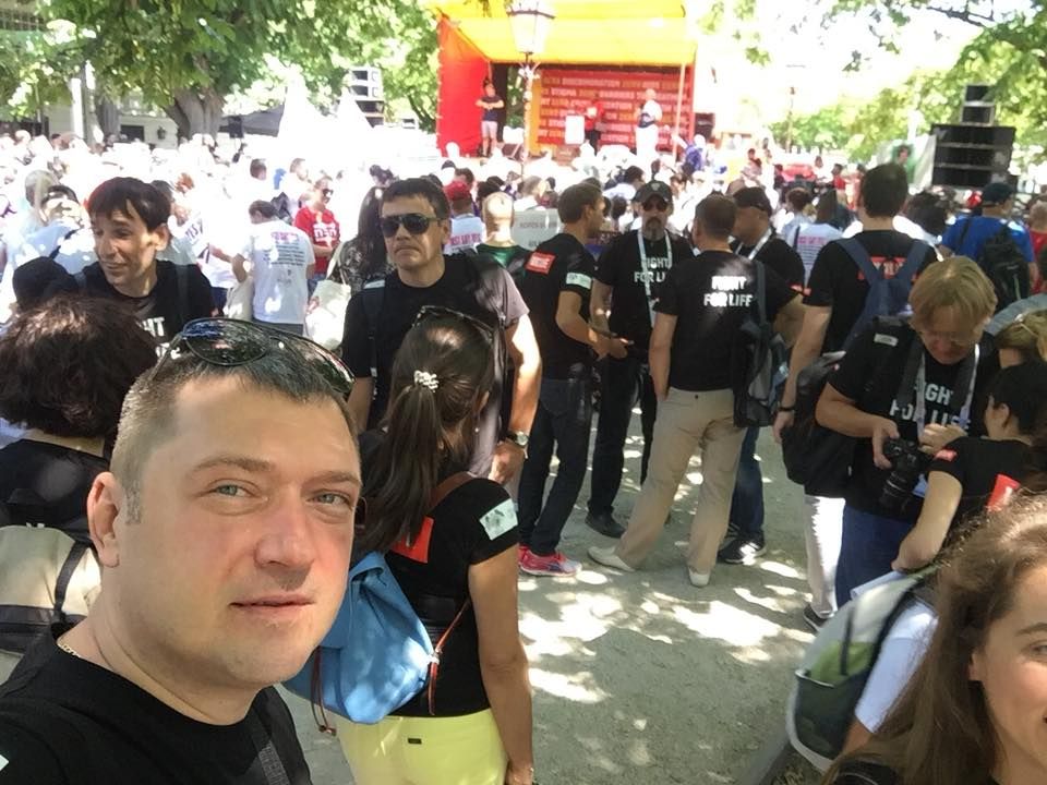 Александр Колесник - на фото слева