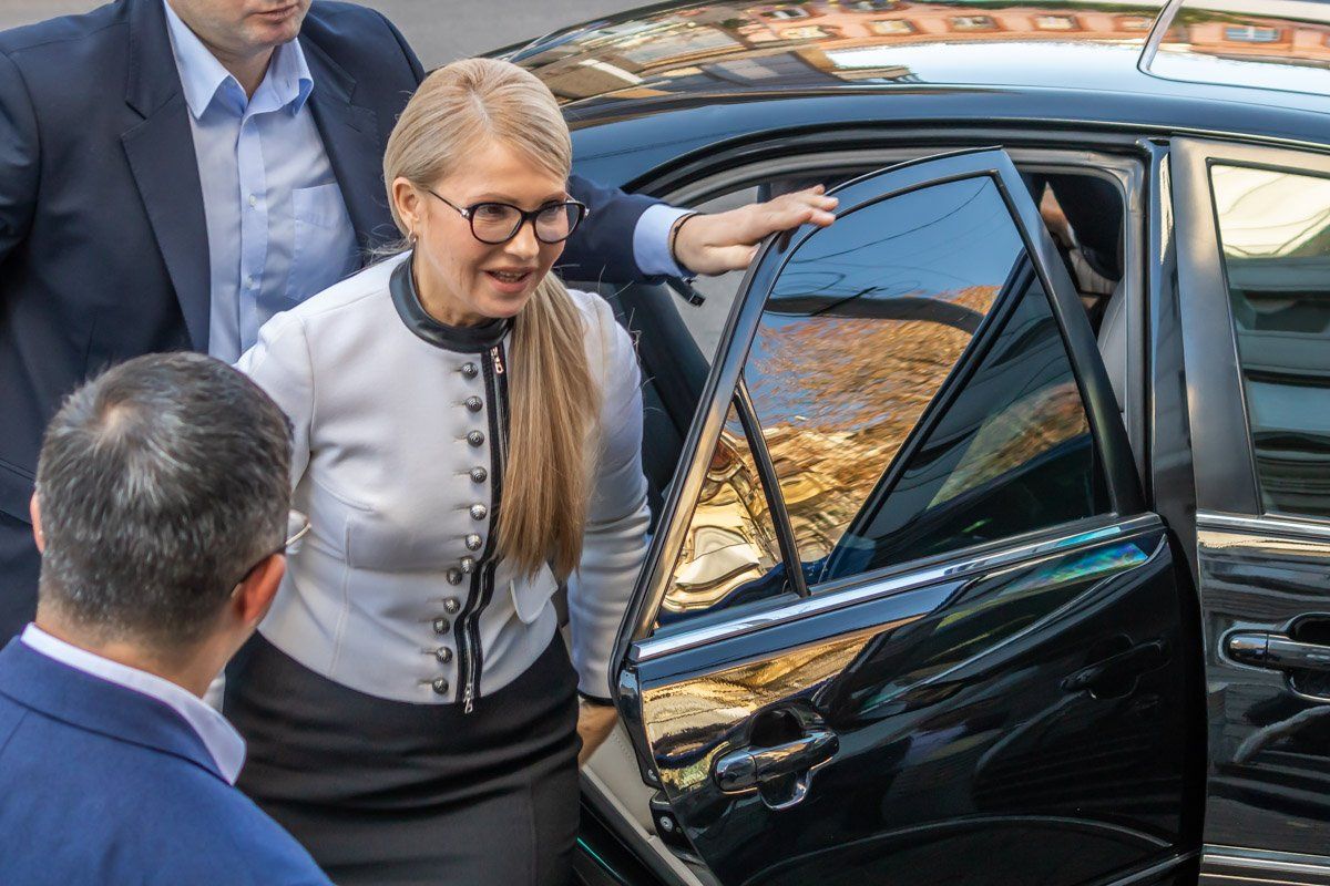 Сколько стоят аксессуары и одежда, в которой Тимошенко встречалась с жителями Днепра 1