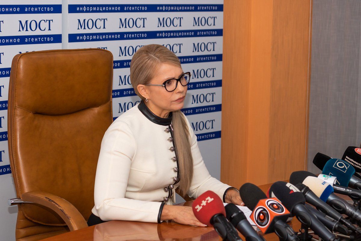 Сколько стоят аксессуары и одежда, в которой Тимошенко встречалась с жителями Днепра 2