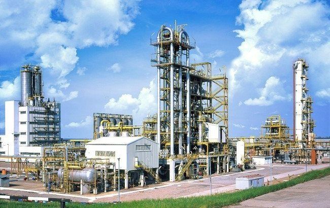 По мнениюэксперта, строить нефтеперерабатывающие заводы нет смысла