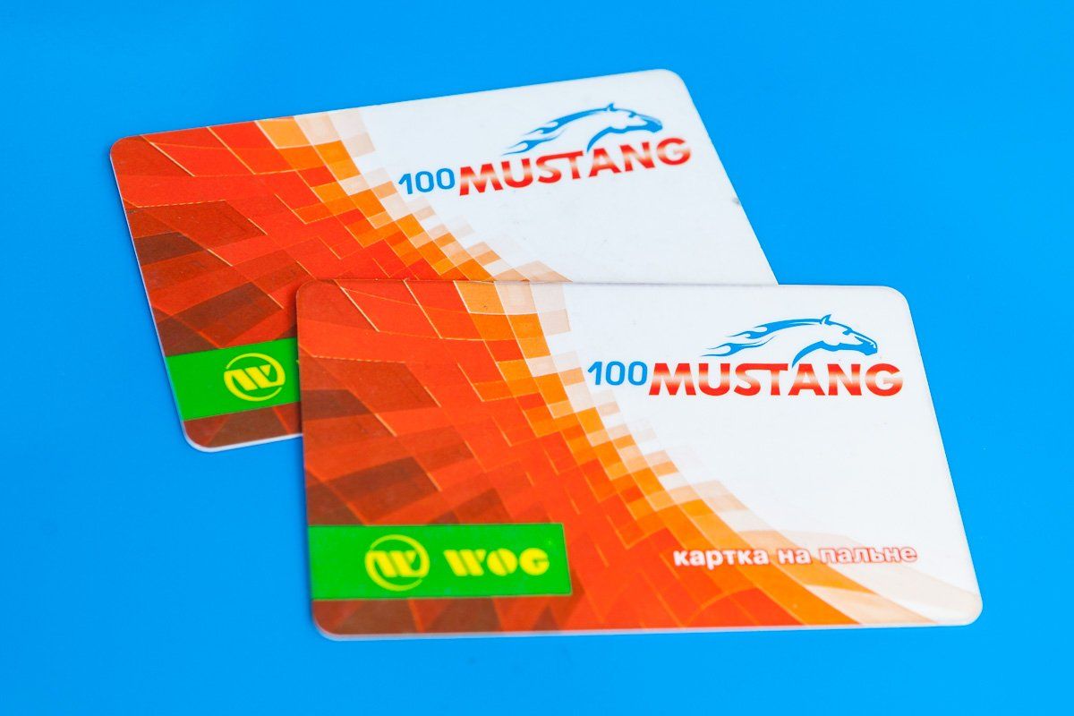 С обратной стороны также нет срока годности