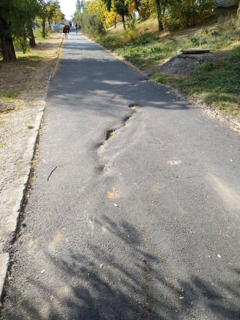Кто ответит за некачественный ремонт тротуаров в Никополе 1