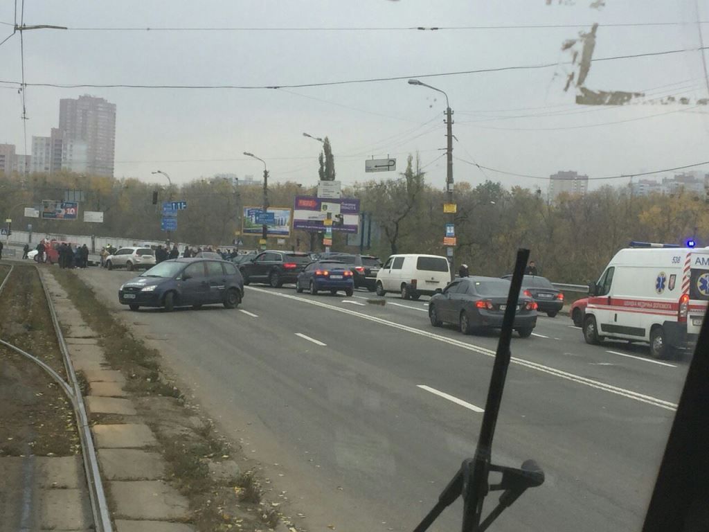 Отчаявшиеся люди перекрыли трассу