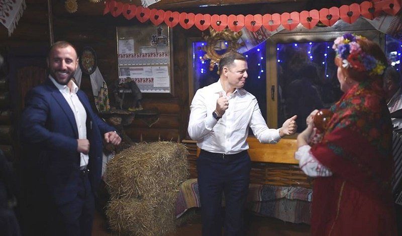 Зачем нардеп Сергей Рыбалка танцевал в соломе и смотрел на еду в больнице под Днепром 12