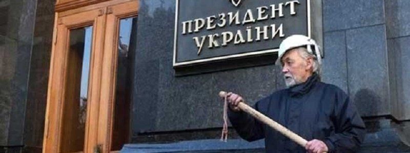 За кого собираются голосовать украинцы и что думают о своей жизни
