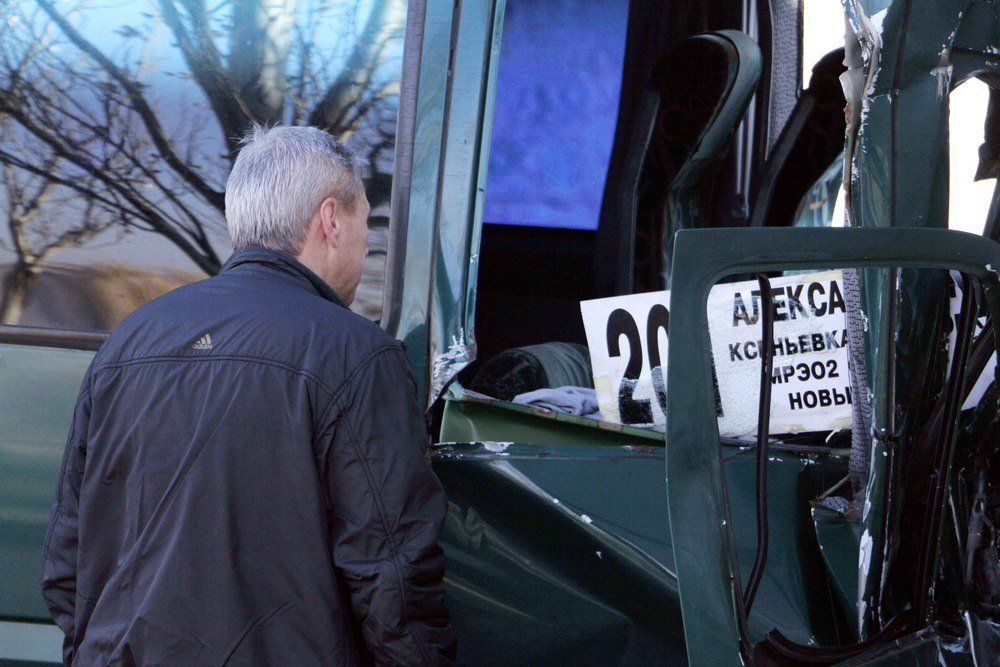 В апреле этого года суд признал виновным водителя маршрутки Сергея Олейника и назначить наказание в виде 6 лет тюрьмы с лишением права садиться 3 года за руль. Но тут же освободила его от наказания по закону об амнистии, так как у Олейника был несовершеннолетний сын.