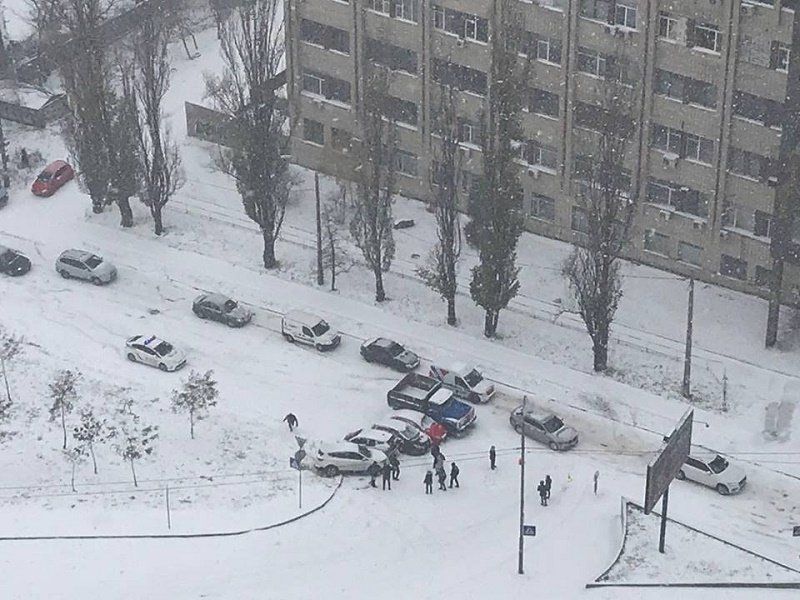 Сколько в Киеве стоит переобуть автомобиль в зимнюю резину 1