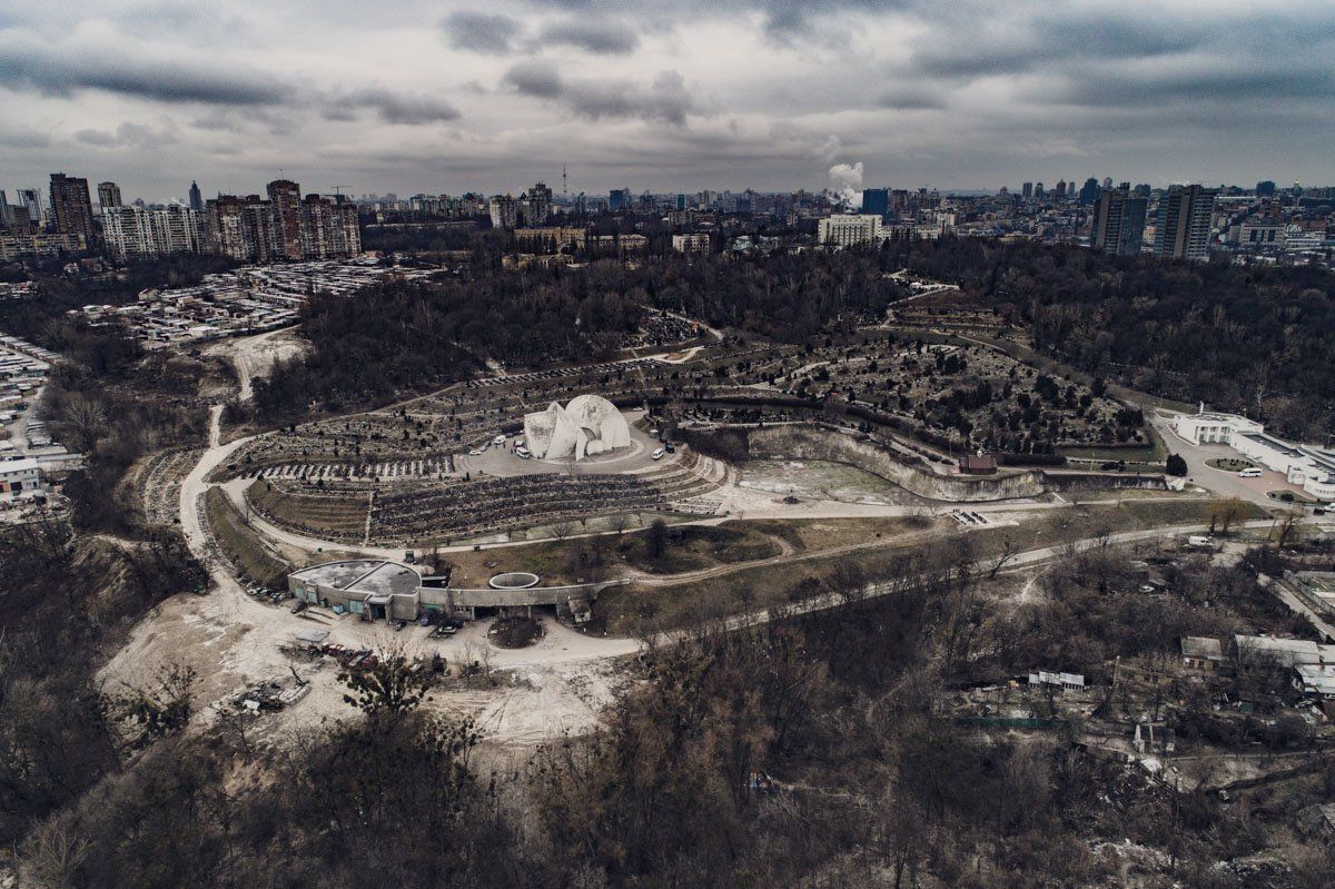 А так местность вокруг крематория