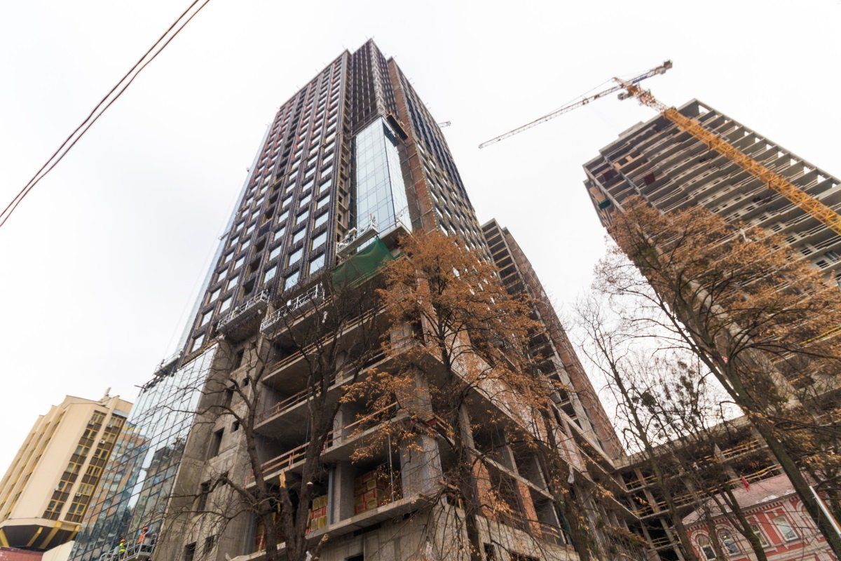 А рядом с ним уже выстроили вот это